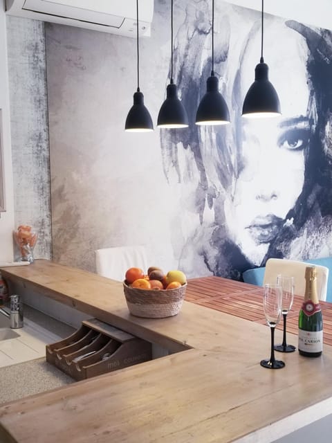Kitchen or kitchenette, Lounge or bar
