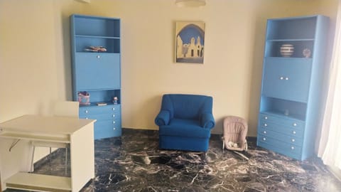 Game Room, Seating area