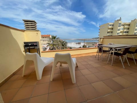 Patio, BBQ facilities, Balcony/Terrace, Sea view