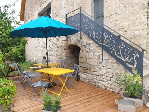 Property building, Patio, Balcony/Terrace