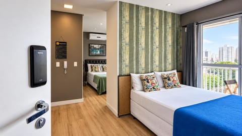 Bed, TV and multimedia, Photo of the whole room