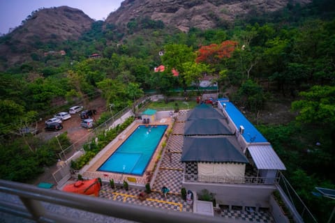 Property building, Natural landscape, Mountain view, Pool view, Swimming pool, Parking