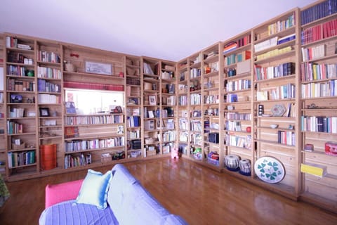 Library, Living room, Seating area