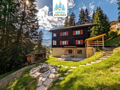 Property building, Day, Natural landscape, Garden, Garden view, Mountain view