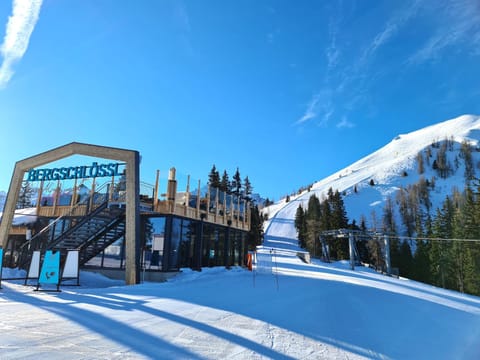 Restaurant/places to eat, Winter, Skiing