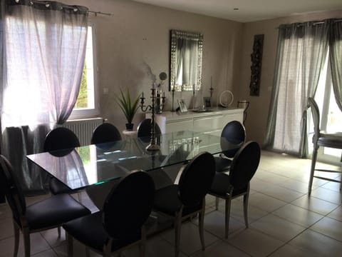 BEAUN'MAISON Spa Piscine Borne électrique Villa in Beaune