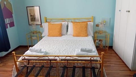 Bed, Bedroom, locker