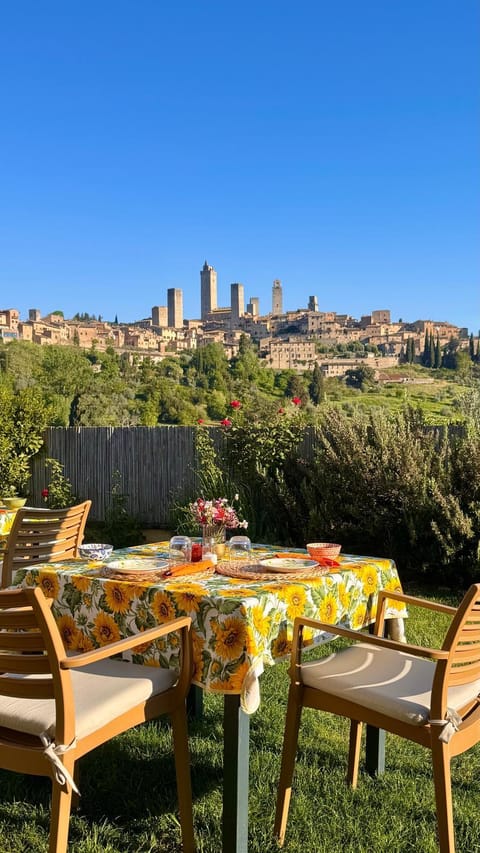 Day, Natural landscape, Dining area, City view