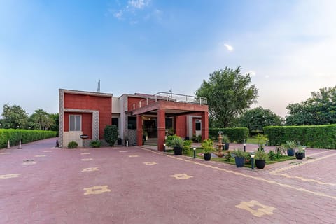 Property building, Facade/entrance, Garden view