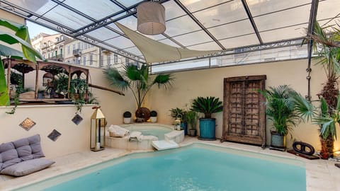 Swimming pool, Swimming pool