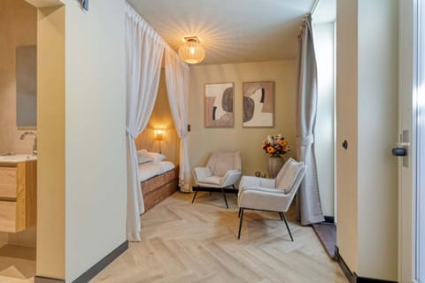 Bed, Bathroom, Photo of the whole room, Seating area, Bedroom