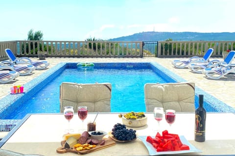 Patio, Day, Dining area, Mountain view, Pool view, Swimming pool, sunbed