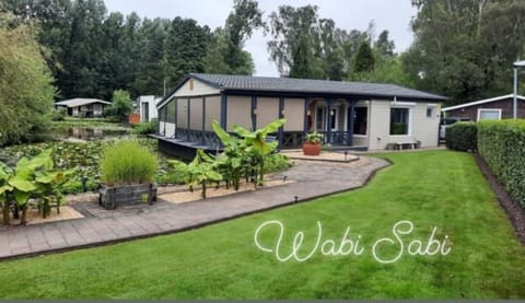 Prachtige chalet Wabi Sabi aan het water! Chalet in Flanders