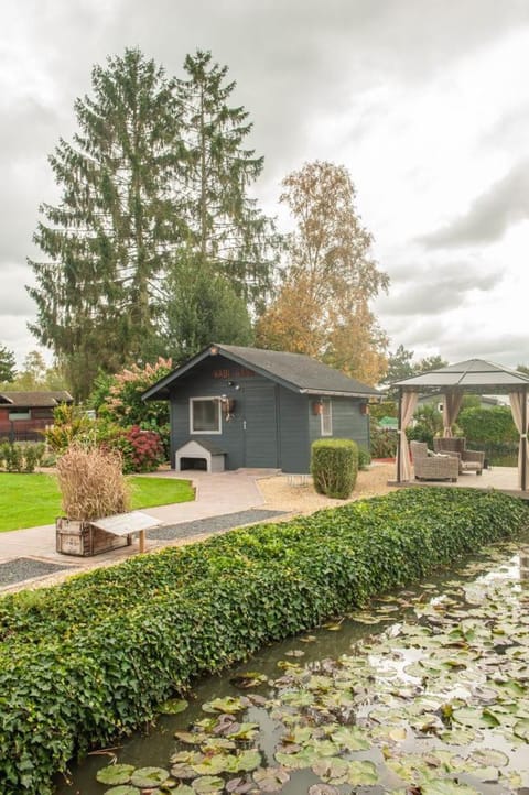 Prachtige chalet Wabi Sabi aan het water! Chalet in Flanders