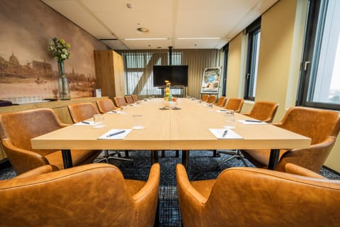 Banquet/Function facilities, Meeting/conference room
