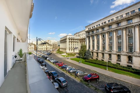 Property building, Day, Neighbourhood, City view, Street view, Location