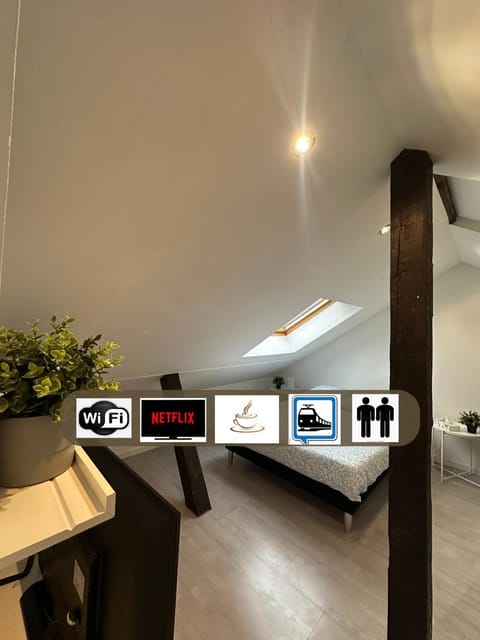 Bed, Photo of the whole room