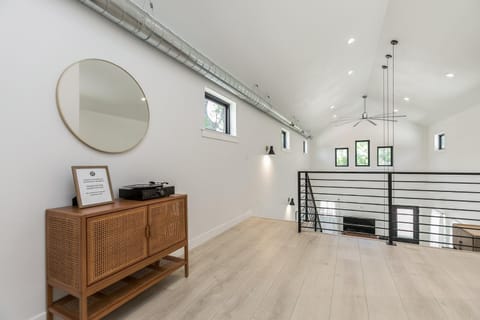 Burnett Cottage - OG House in Cedar Rapids