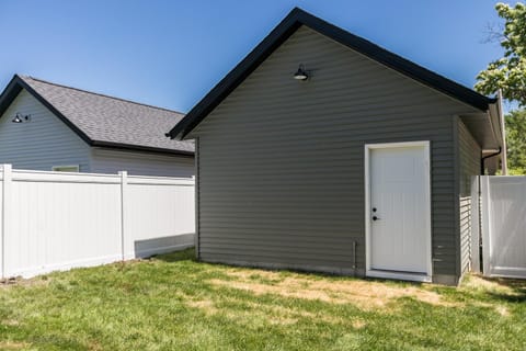 Burnett Cottage - OG House in Cedar Rapids