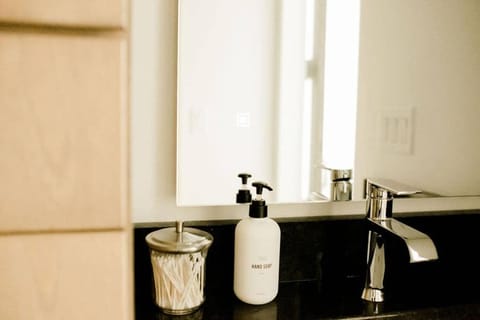 Burnett Cottage - Pine House in Cedar Rapids