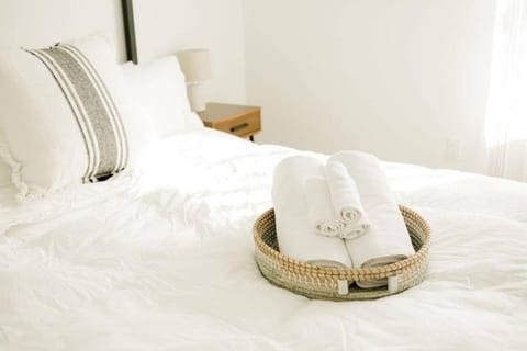 Burnett Cottage - Pine House in Cedar Rapids