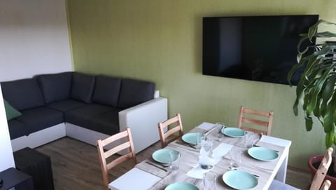 TV and multimedia, Living room, Dining area