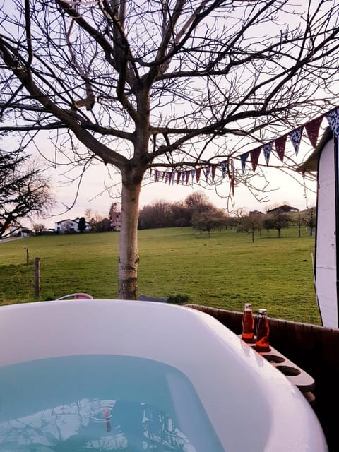 Hot Tub, Spa and wellness centre/facilities