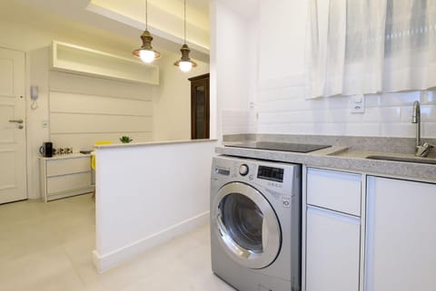 Complete 1BDR 400m from the Beach | SL 363/304 Apartment in Rio de Janeiro