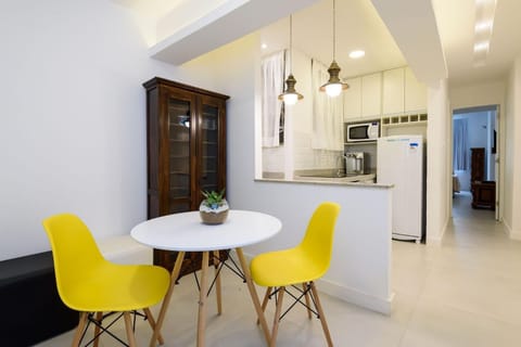 Complete 1BDR 400m from the Beach | SL 363/304 Apartment in Rio de Janeiro