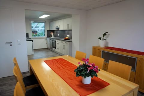 Kitchen or kitchenette, Seating area, Dining area