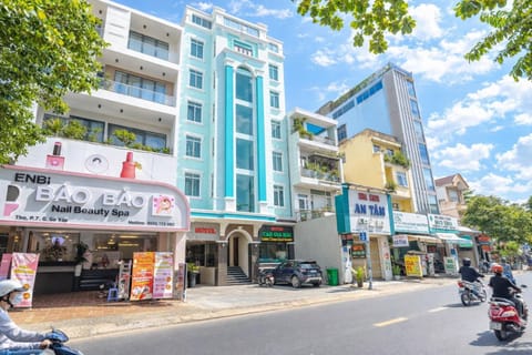 Property building, Day