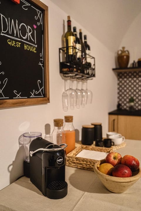 Coffee/tea facilities, Food and drinks
