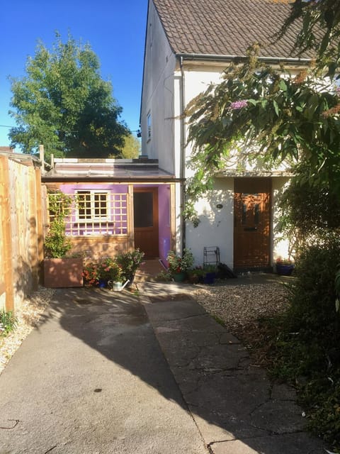 Property building, Facade/entrance, Garden