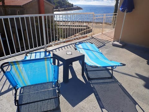 View (from property/room), Balcony/Terrace, Sea view, sunbed