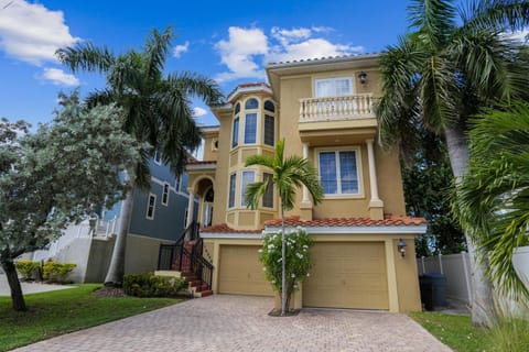 Hidden Treasure Beach House House in Treasure Island