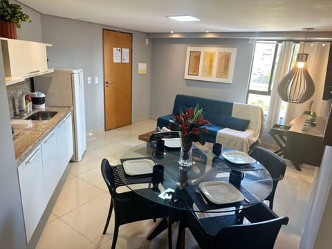 Kitchen or kitchenette, Living room, Seating area, Dining area, minibar, oven, pet friendly, stove