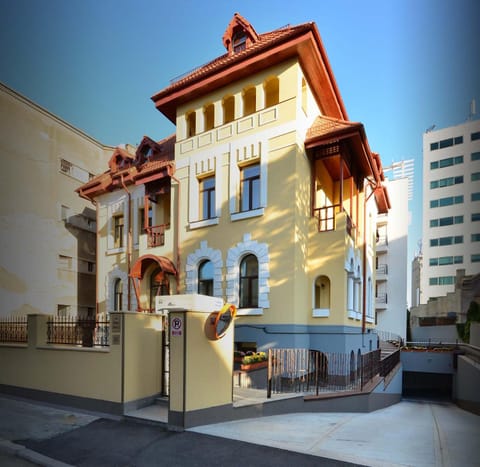 Property building, Day, Parking