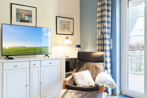 Communal lounge/ TV room, TV and multimedia, Living room, Photo of the whole room, Seating area