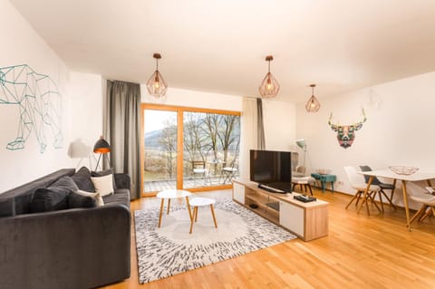 Communal lounge/ TV room, TV and multimedia, Living room, Seating area