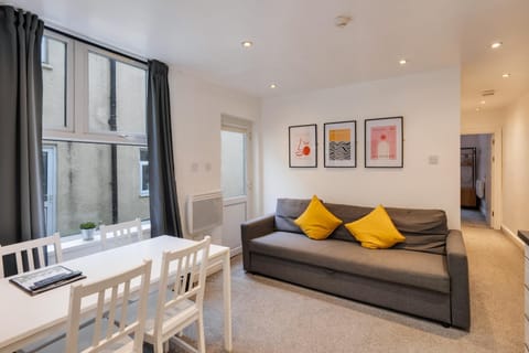 2 Bedroom Aprtmnt For Upto 6 Nr Centre, Uni &Parks Apartment in Cardiff