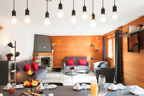 Property building, Communal lounge/ TV room, Living room, Lounge or bar, Dining area, Meals, Meals