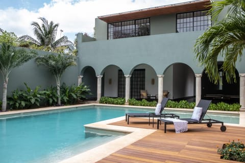 Swimming pool