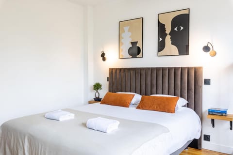 Shower, Toilet, Nearby landmark, Bed, Bathroom, TV and multimedia, Coffee/tea facilities, Kitchen or kitchenette, Photo of the whole room, Bedroom, Location, cot, flat iron, hair dryier, heating, internet, microwave, safe, stove, towels