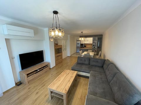 Communal lounge/ TV room, Kitchen or kitchenette, Living room