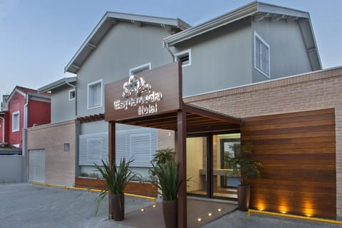Property building, Facade/entrance, Day