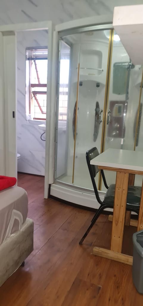 SALAMA LODGE Bed and Breakfast in Cape Town