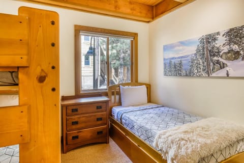 Cheery Gold Bend Family Condo Apartment in Northstar Drive