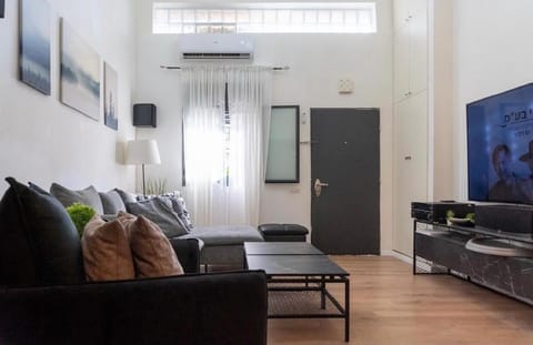 Communal lounge/ TV room, TV and multimedia, Living room