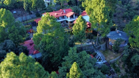 Property building, Garden, Location