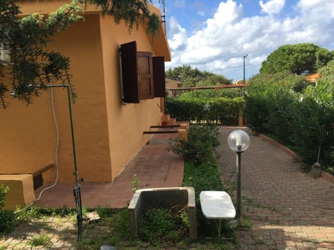 Eden Beach, trilocale con giardino a pochi passi dal mare House in Sardinia